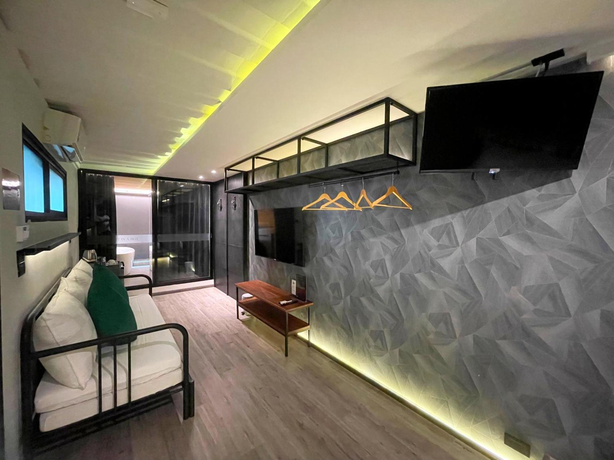 Nights In A Box Hotel Ban Muang  Szoba fotó